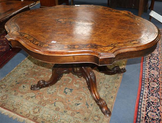 A Victorian inlaid walnut loo table W.142cm